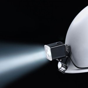 Amazon.co.jp: 長谷川電機工業 LEDヘルメットライト 遠方照射